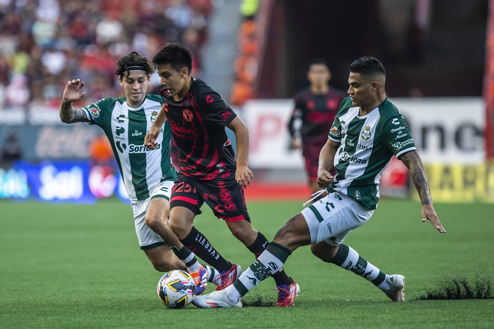 17 tuổi và giấc mơ World Cup mang tên Gilberto Mora 